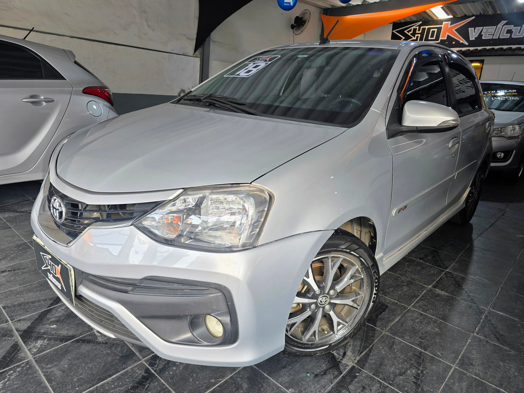 Toyota Etios Hatch Prata