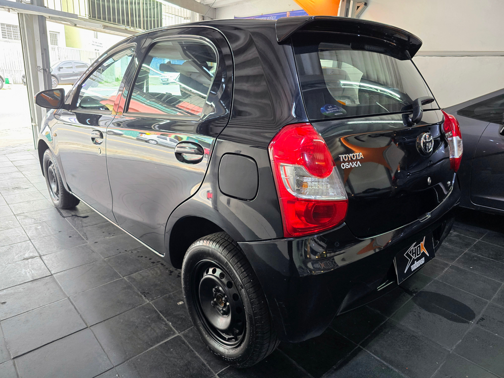 Toyota Etios Hatch Preto