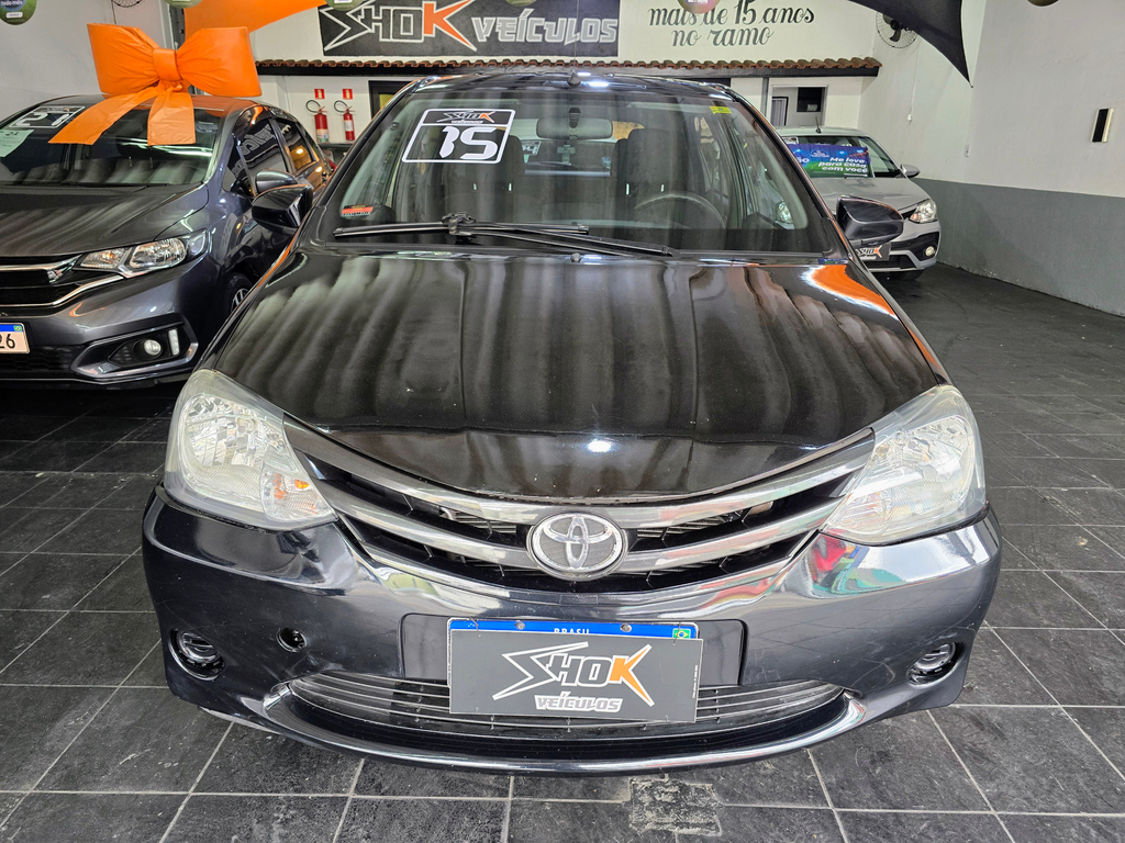 Toyota Etios Hatch Preto