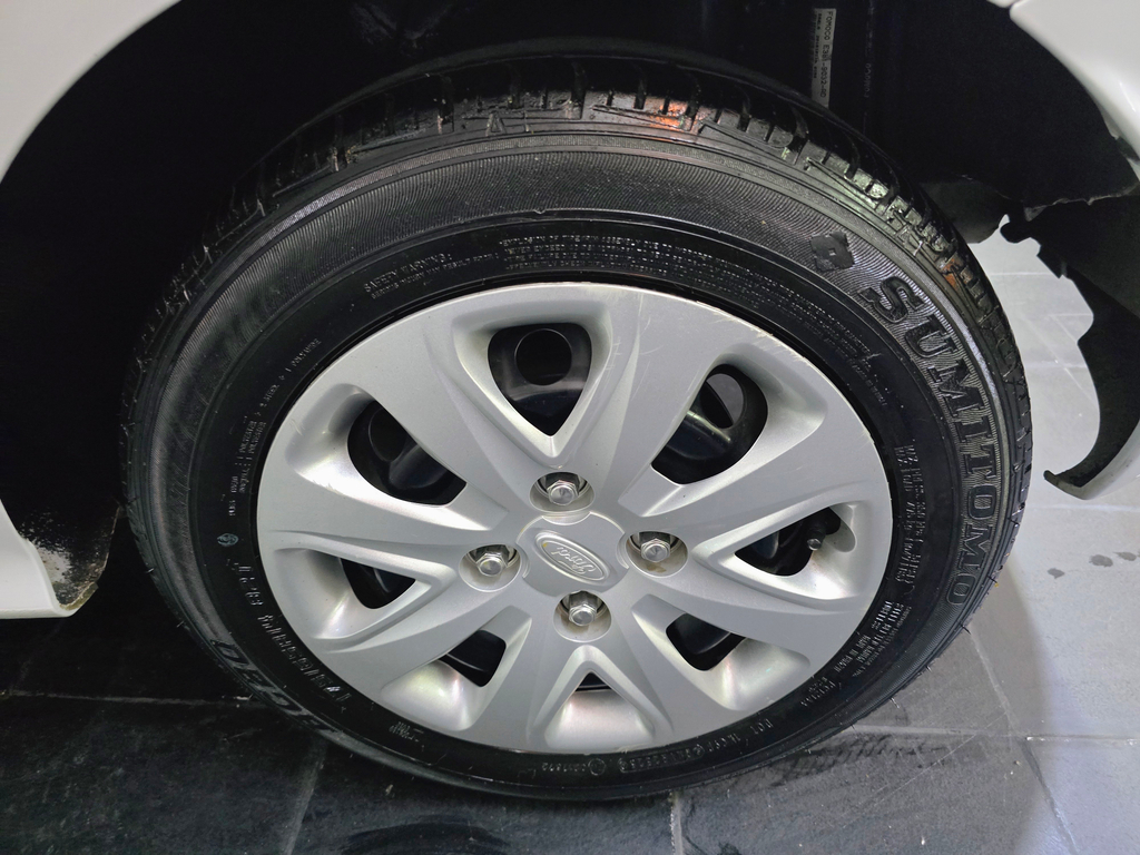 Ford Ka Hatch Branco