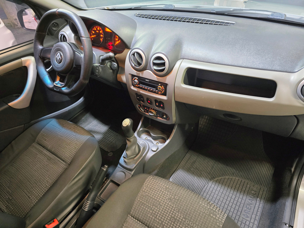 Renault Sandero Prata