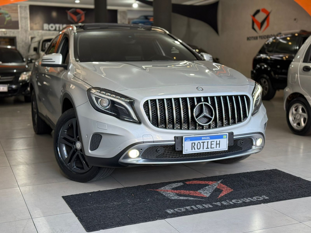 Mercedes Benz GLA-200