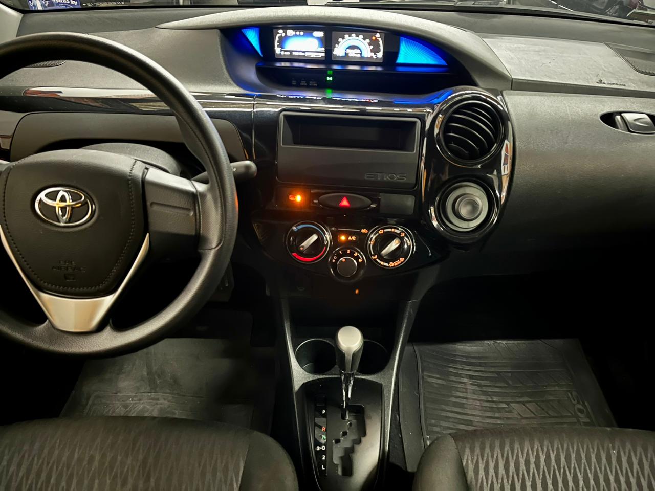 Toyota Etios Sedan Preto