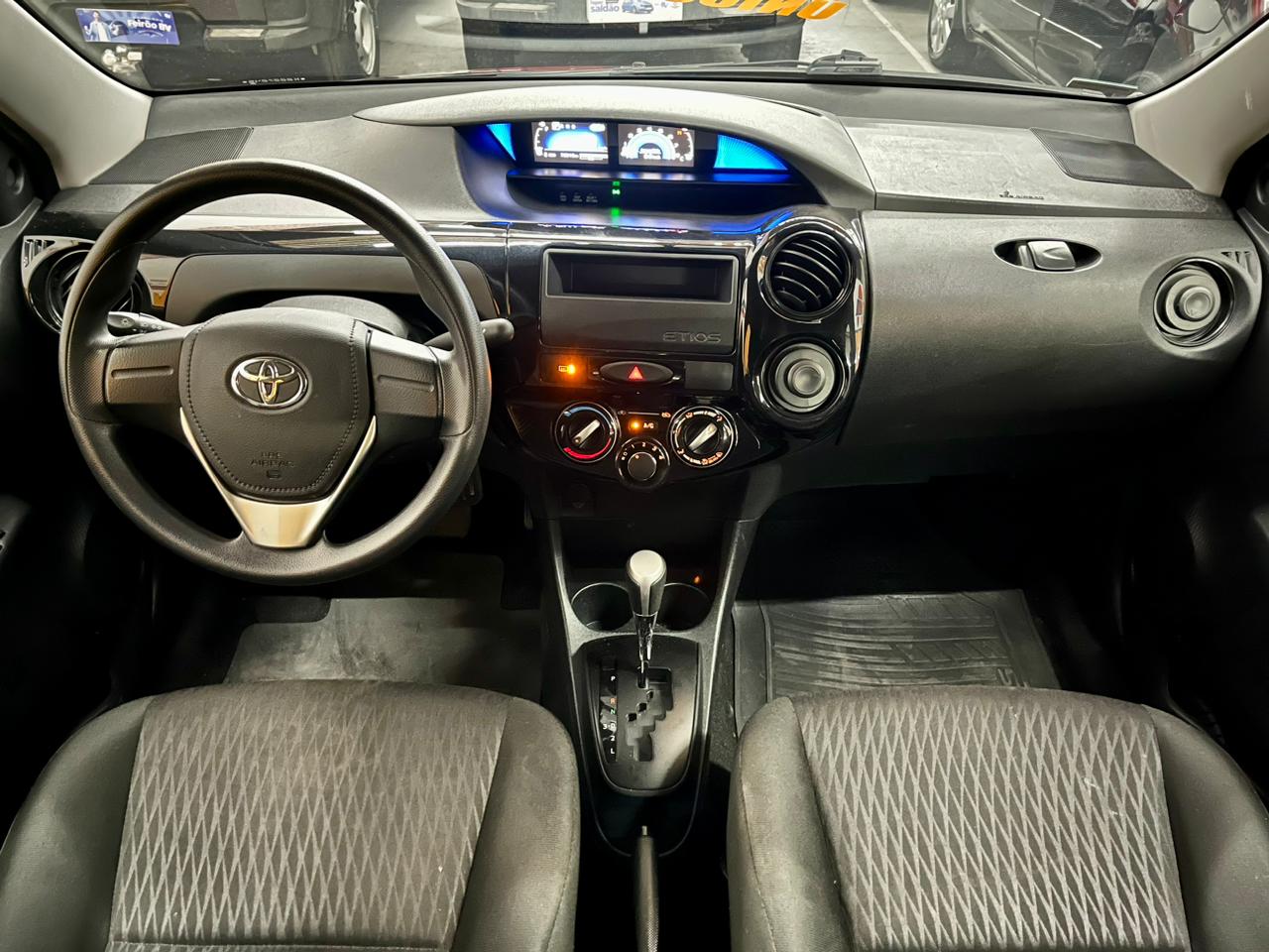 Toyota Etios Sedan Preto