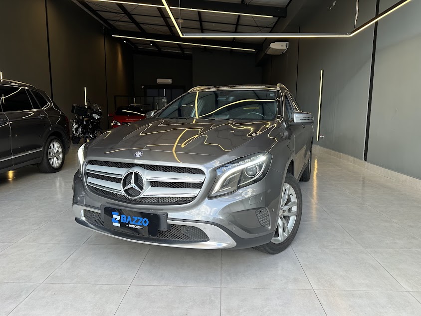 Mercedes Benz GLA-200