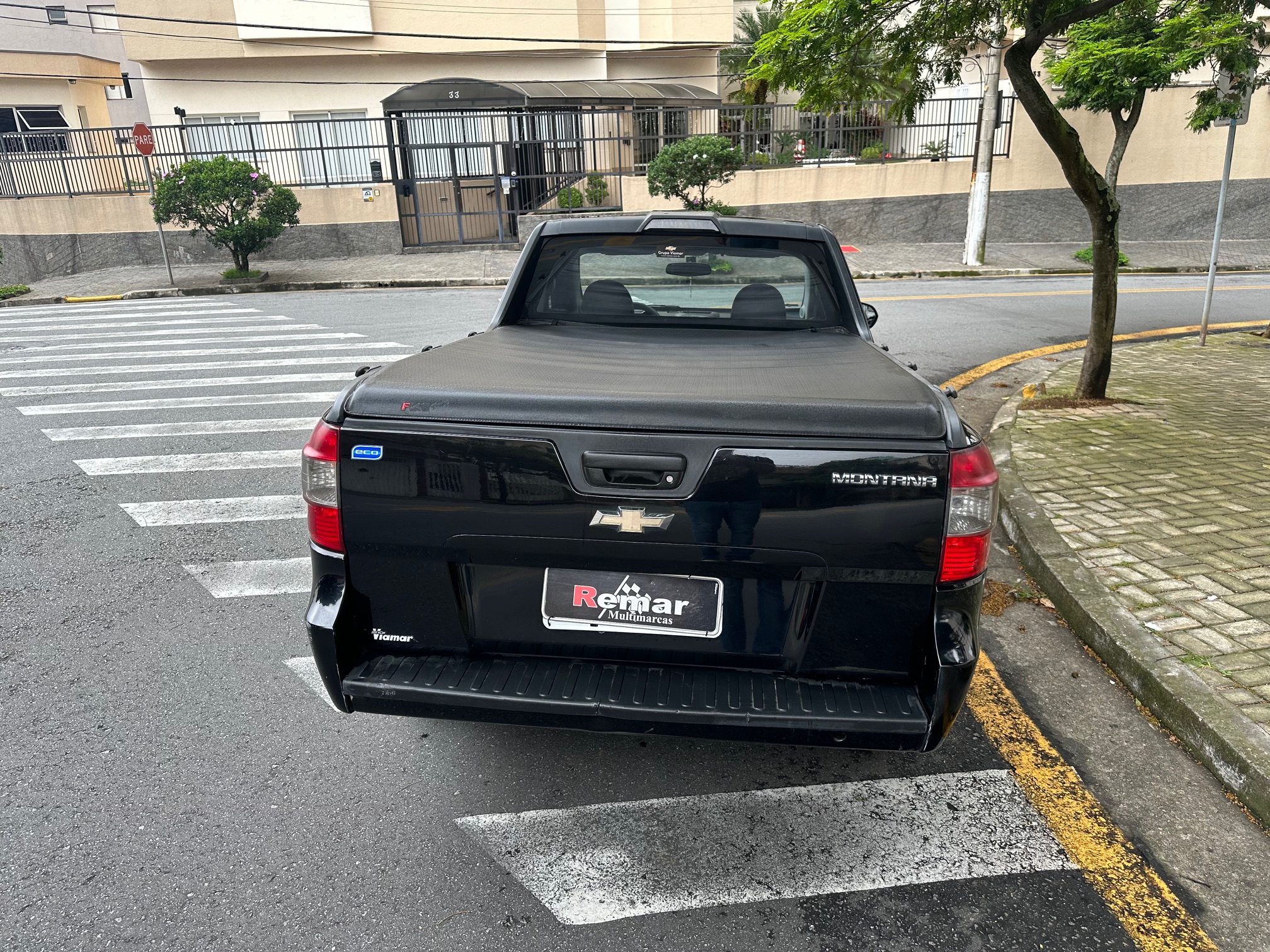 Chevrolet Montana Preto