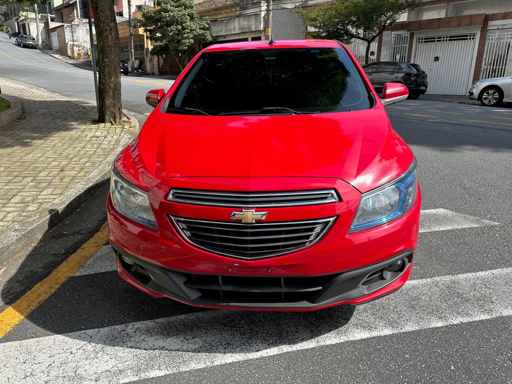 Chevrolet Onix Vermelho