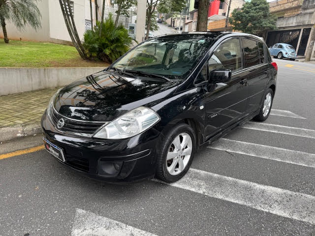 Nissan Tiida Preto