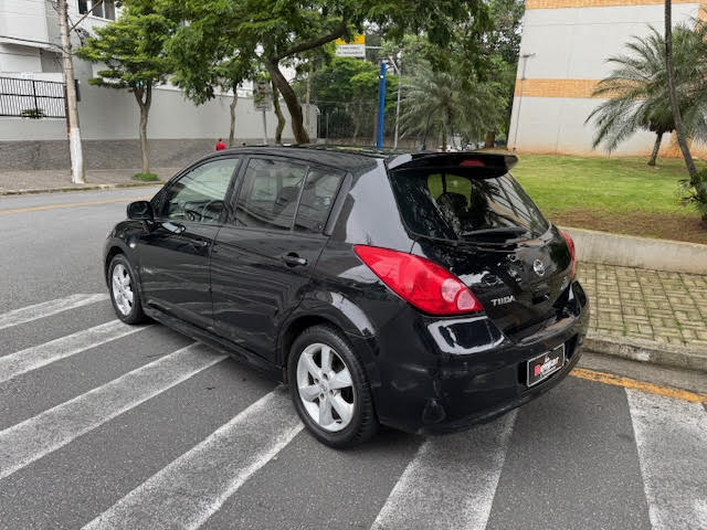 Nissan Tiida Preto