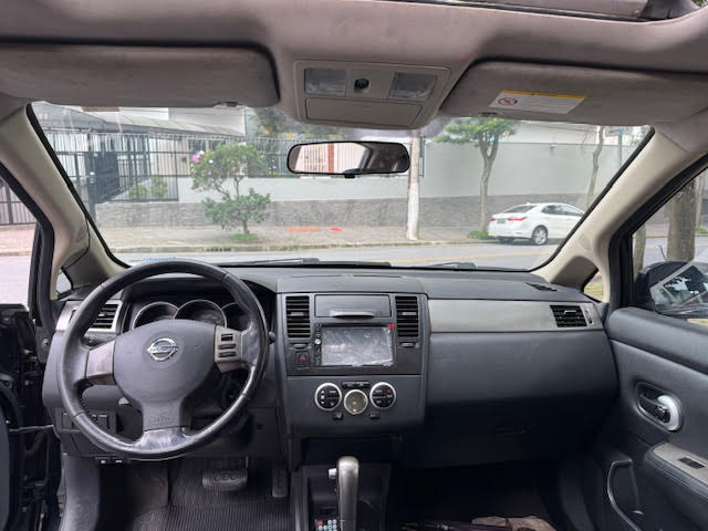 Nissan Tiida Preto