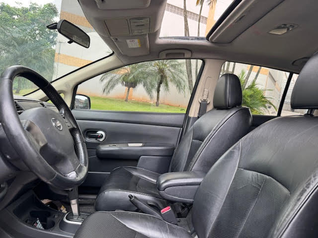 Nissan Tiida Preto