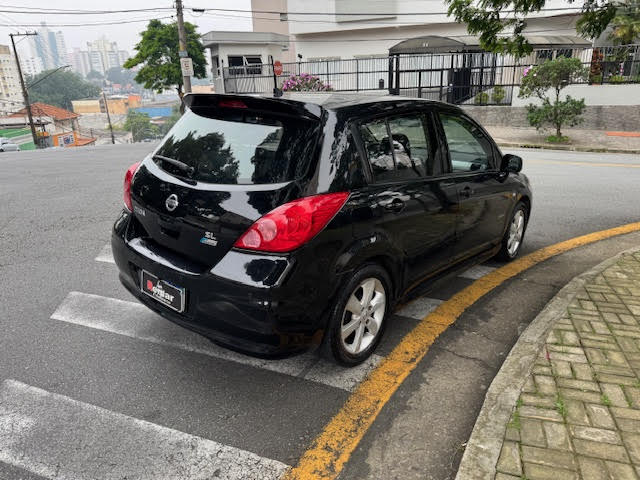 Nissan Tiida Preto