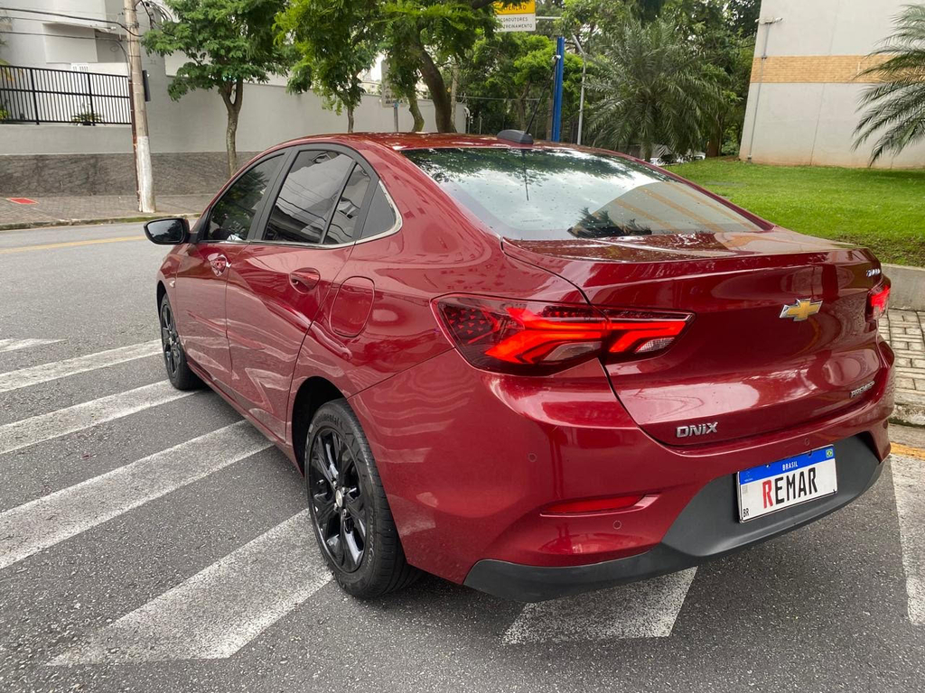 Chevrolet Onix Sedan Vermelho