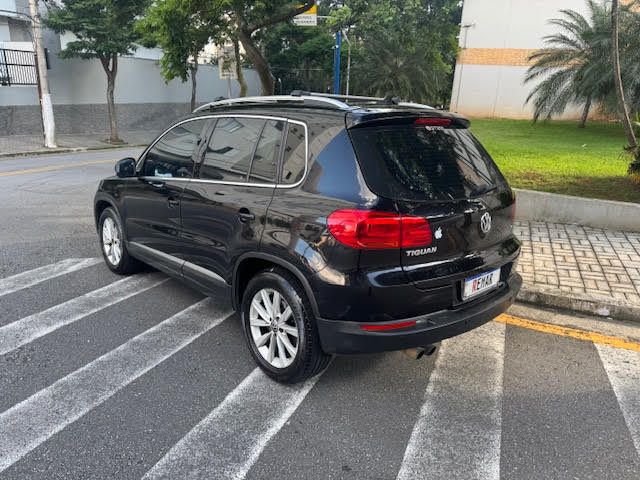 Volkswagen Tiguan Preto