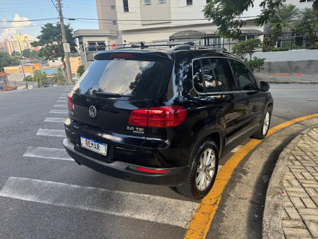 Volkswagen Tiguan Preto