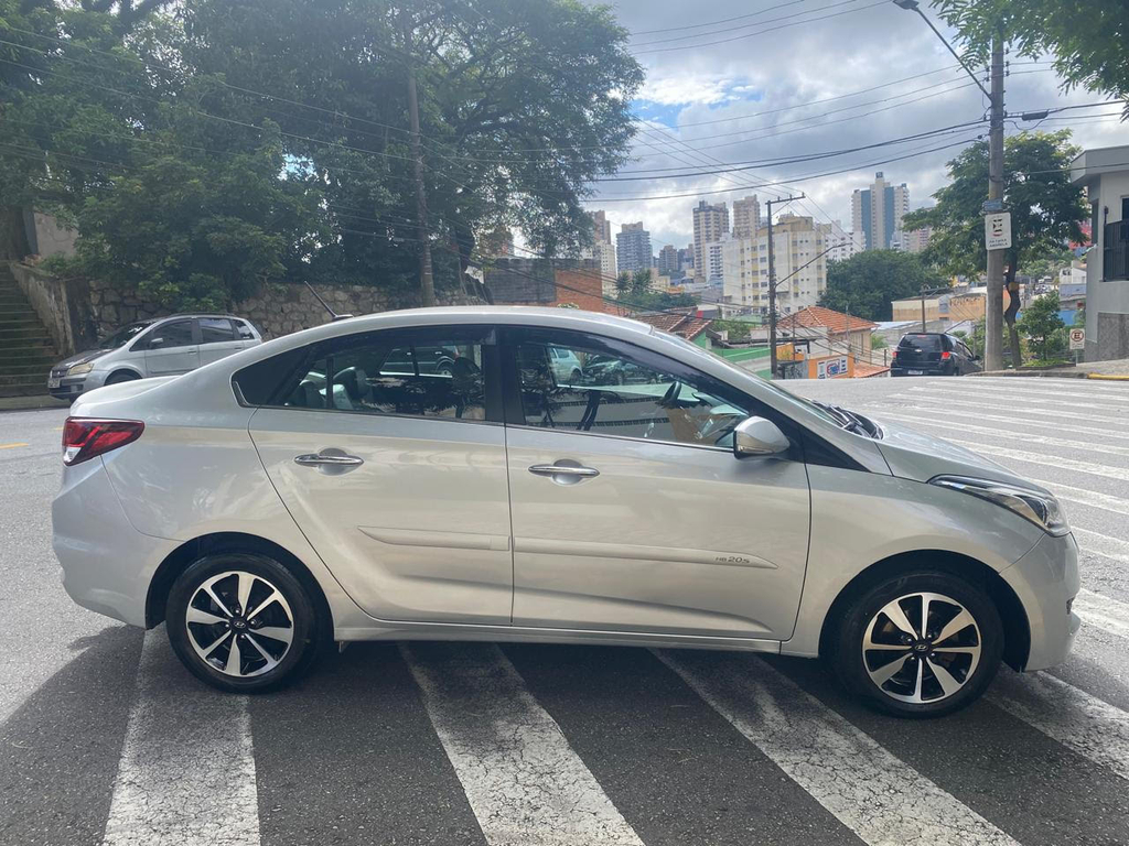 Hyundai HB20S Prata
