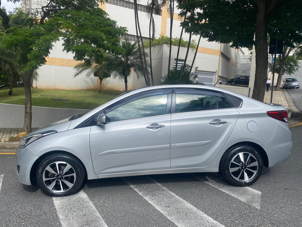 Hyundai HB20S Prata