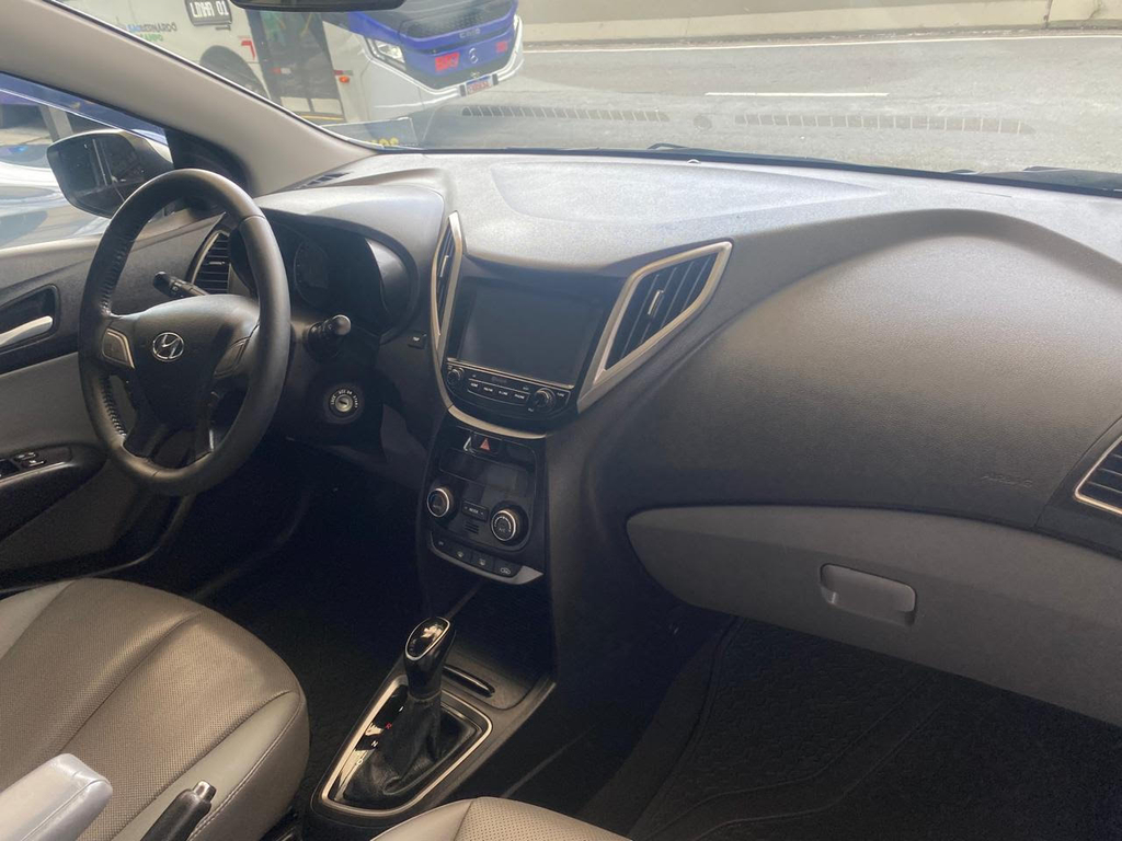 Hyundai HB20S Prata