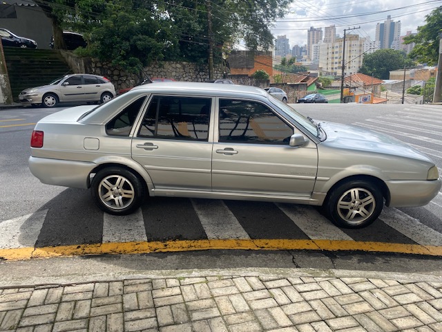 Volkswagen Santana Prata