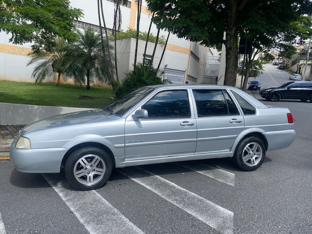 Volkswagen Santana Prata