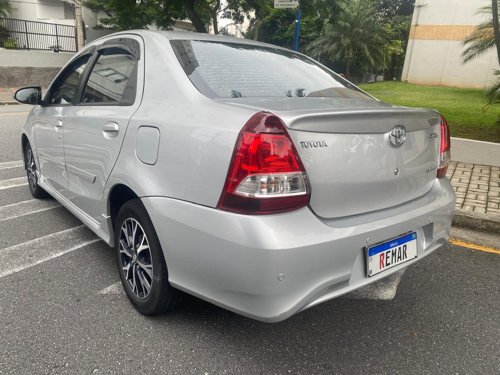 Toyota Etios Sedan Prata