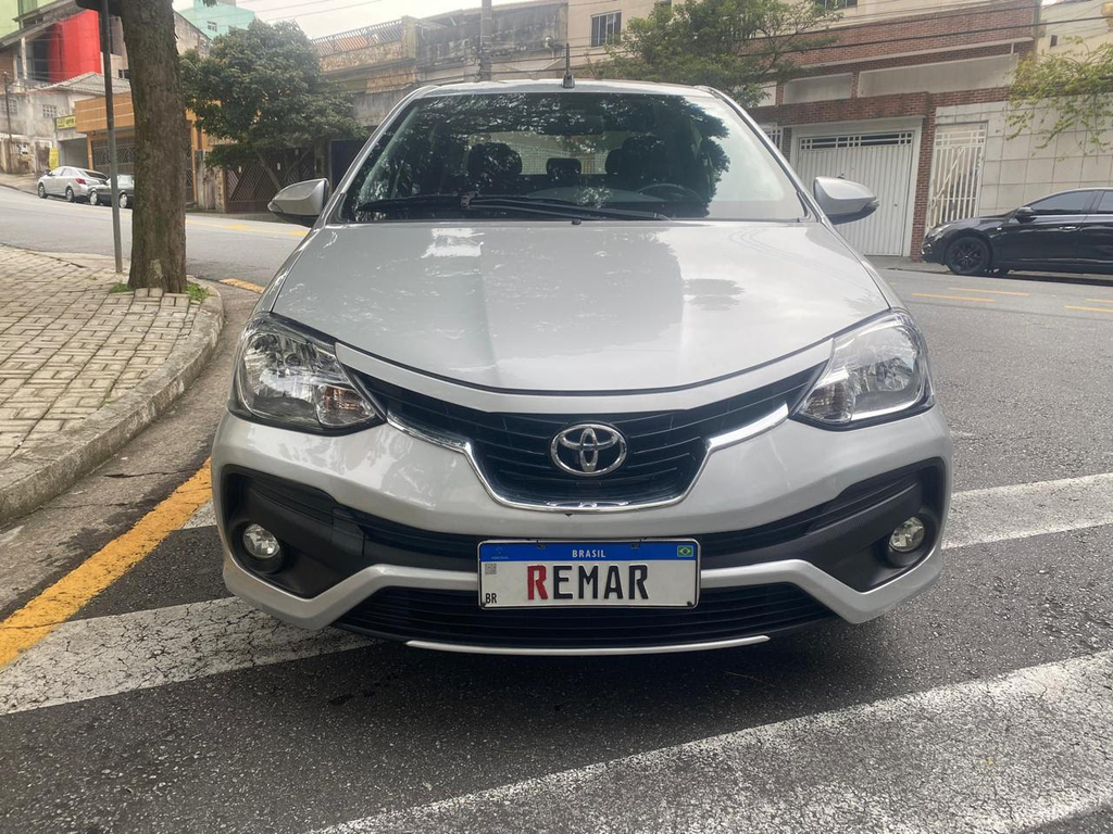 Toyota Etios Sedan Prata