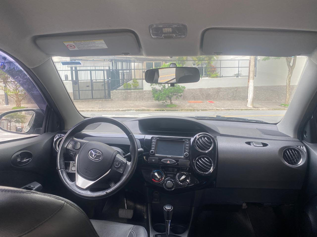 Toyota Etios Sedan Prata