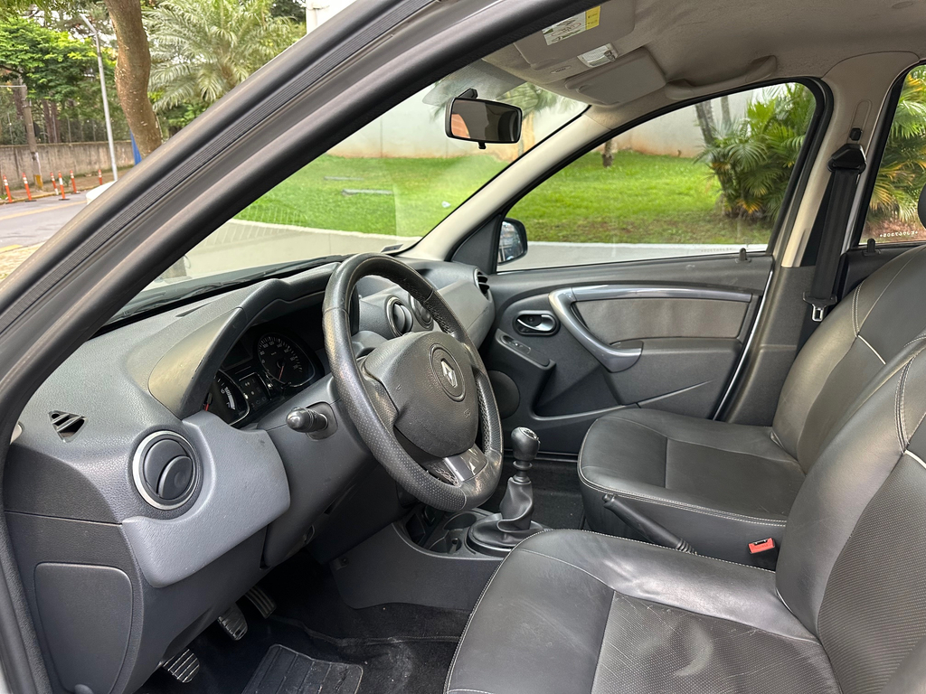 Renault Duster Prata