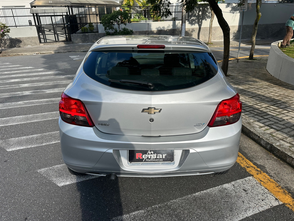 Chevrolet Onix Prata