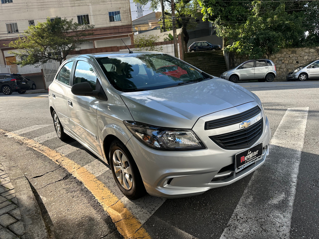 Chevrolet Onix Prata