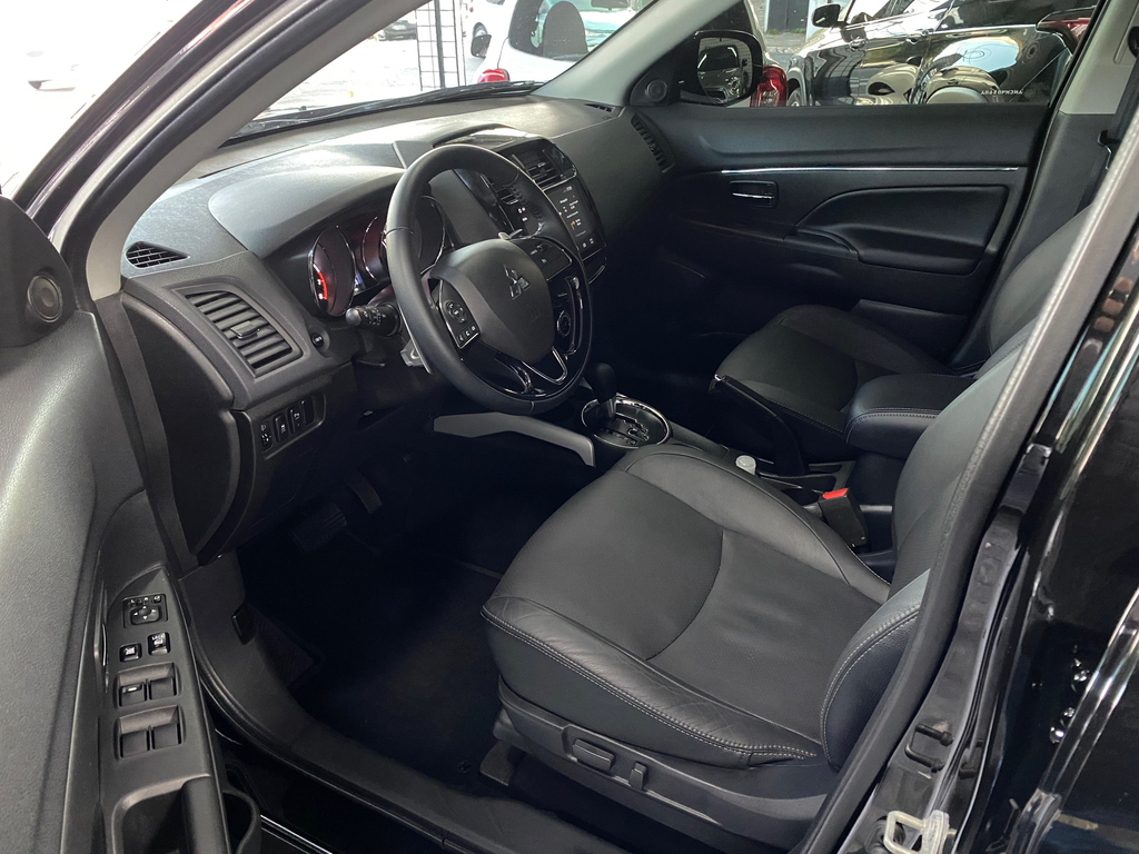 Mitsubishi Outlander Sport Preto