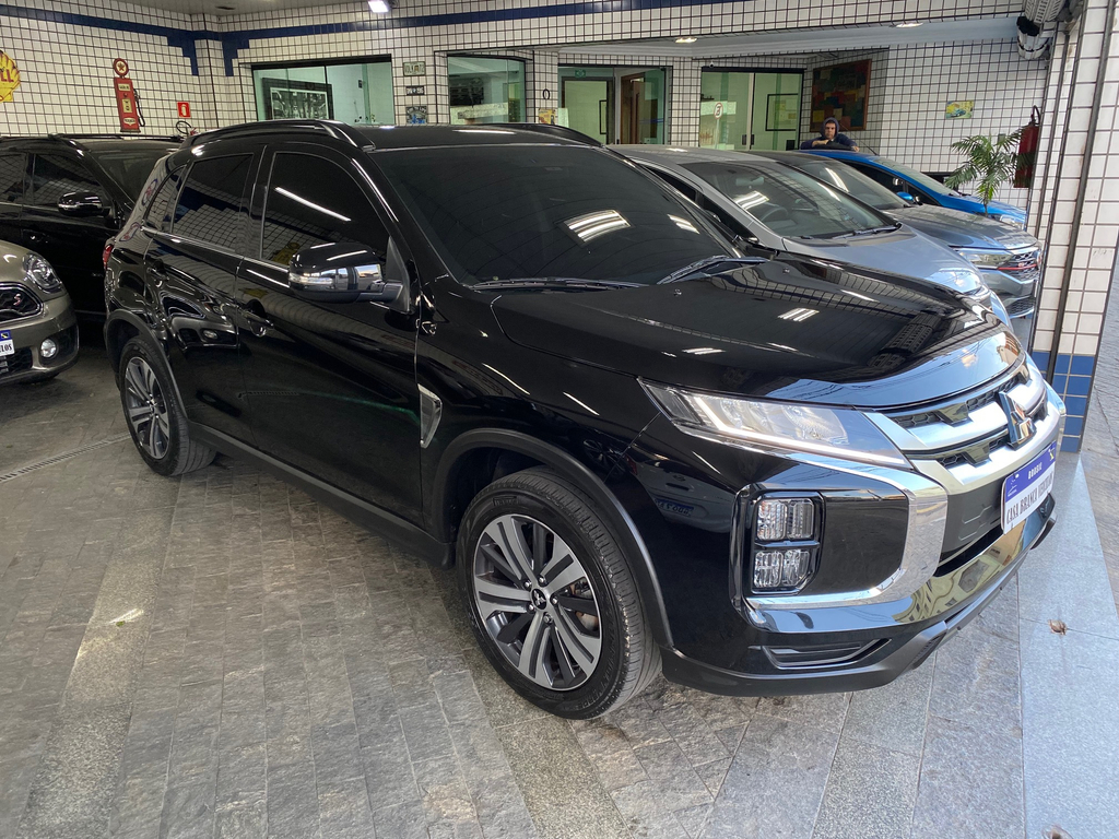 Mitsubishi Outlander Sport Preto