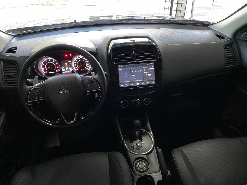 Mitsubishi Outlander Sport Preto