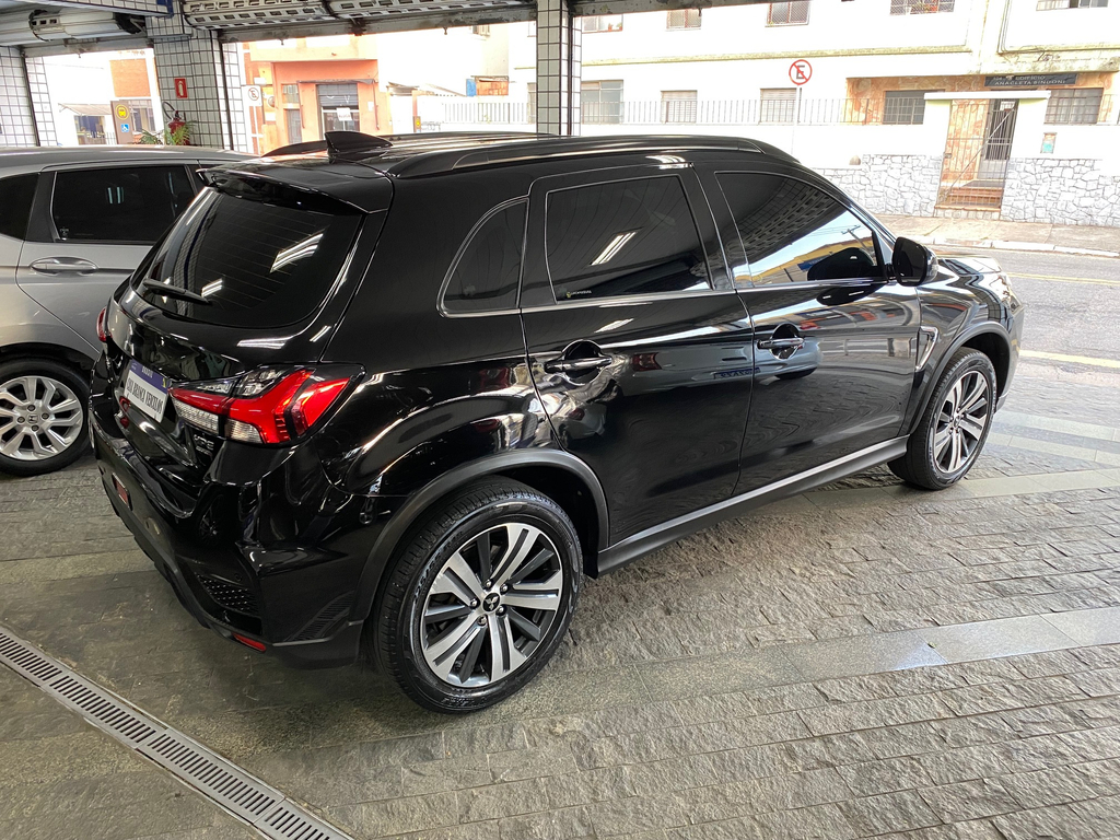 Mitsubishi Outlander Sport Preto