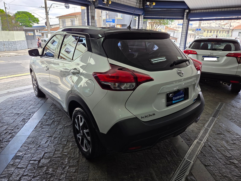 Nissan Kicks Branco