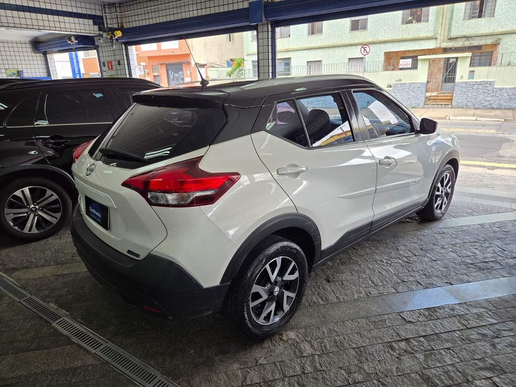 Nissan Kicks Branco
