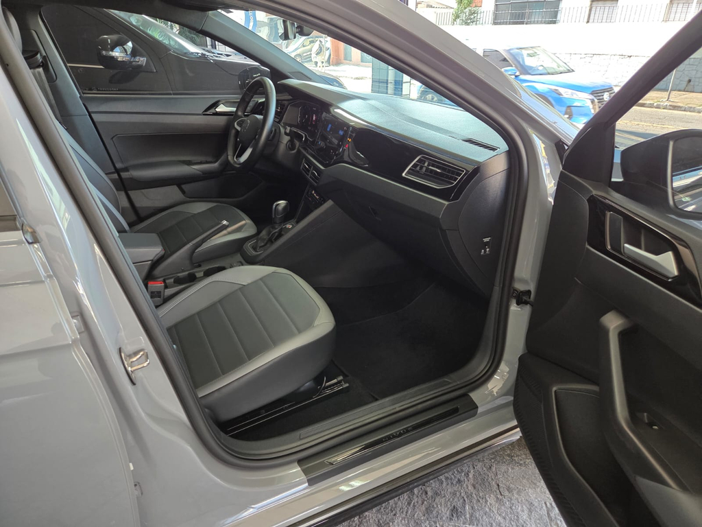 Volkswagen Nivus Cinza