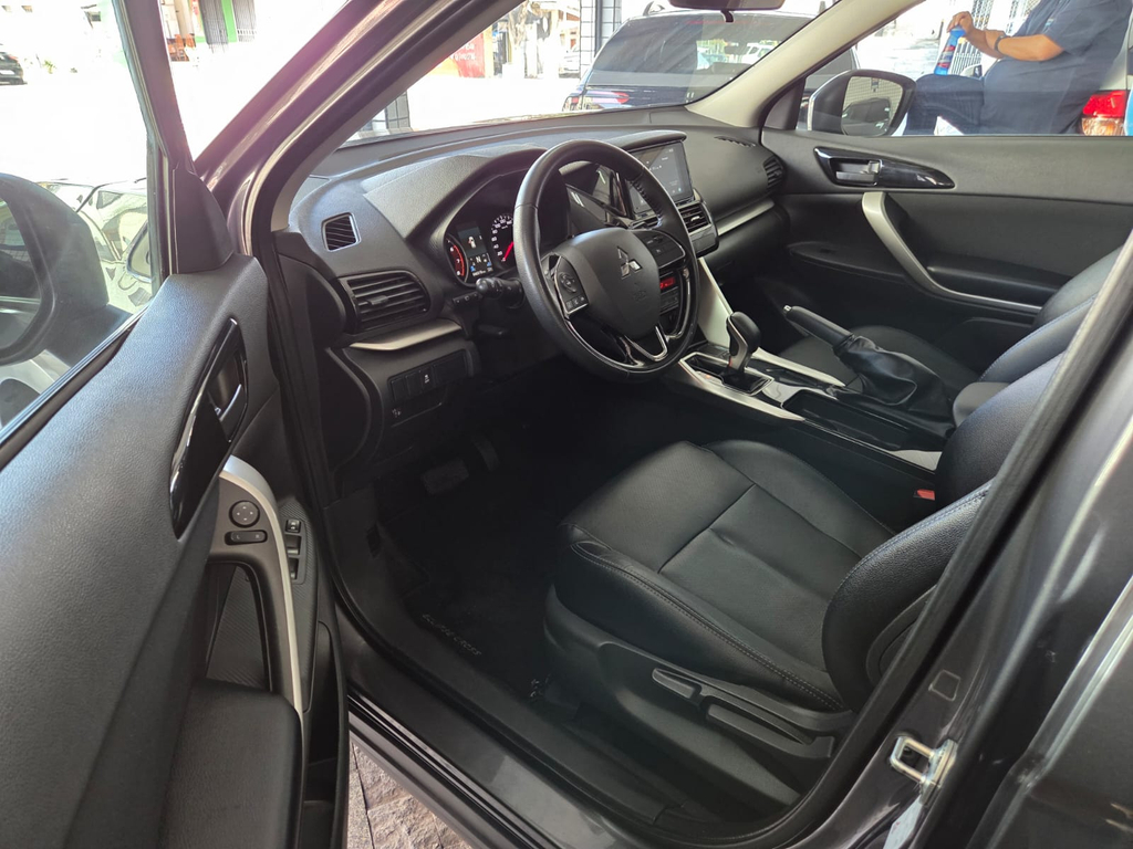 Mitsubishi Eclipse Cross Cinza