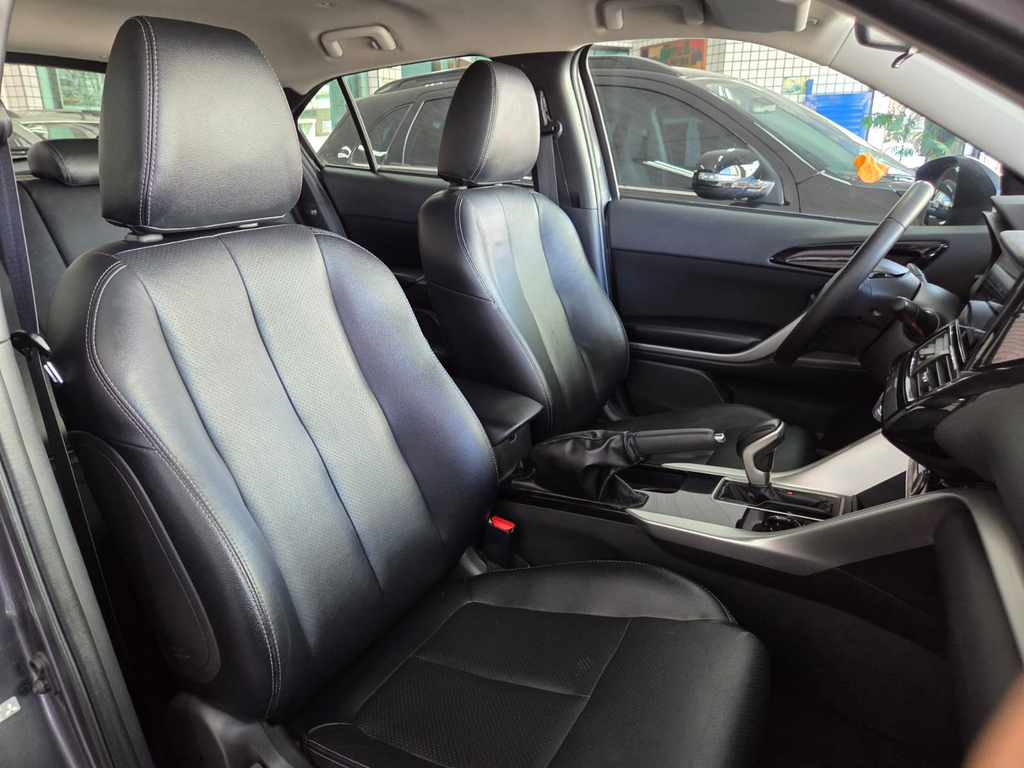Mitsubishi Eclipse Cross Cinza