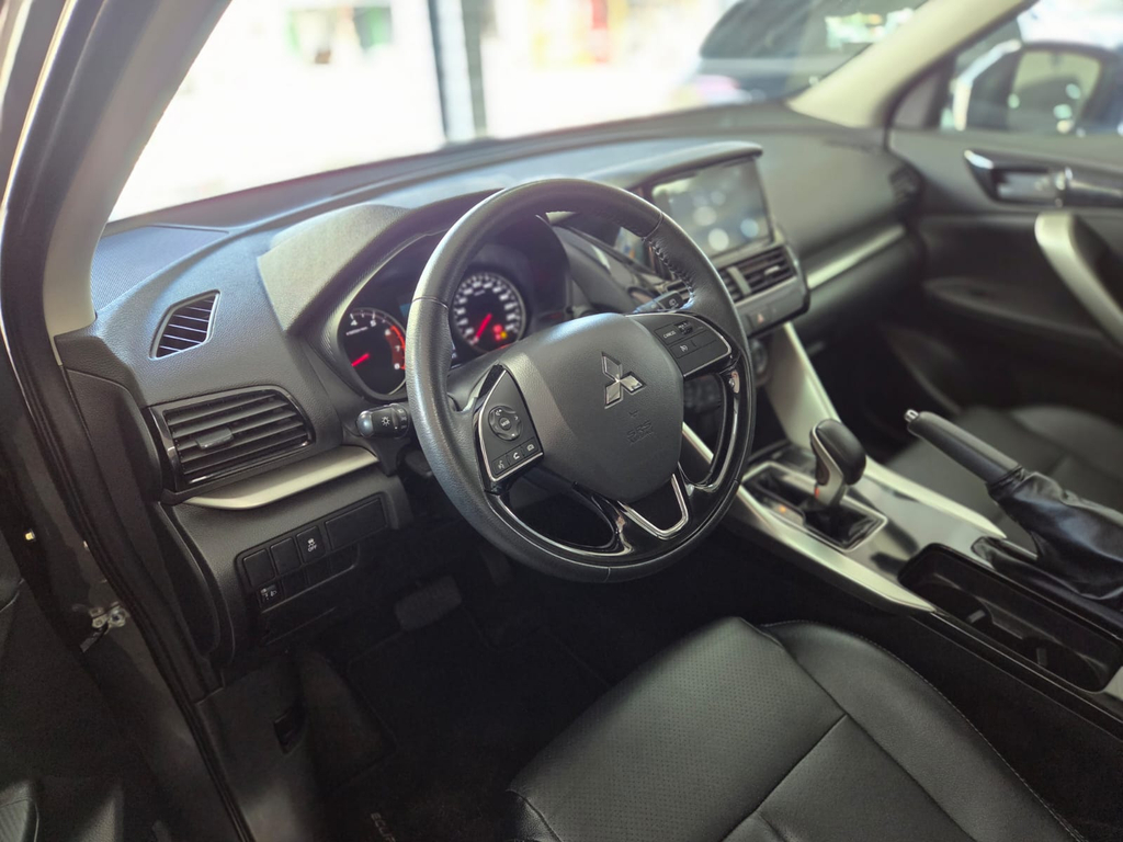 Mitsubishi Eclipse Cross Cinza