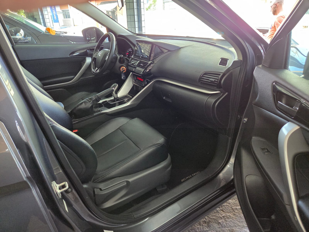 Mitsubishi Eclipse Cross Cinza