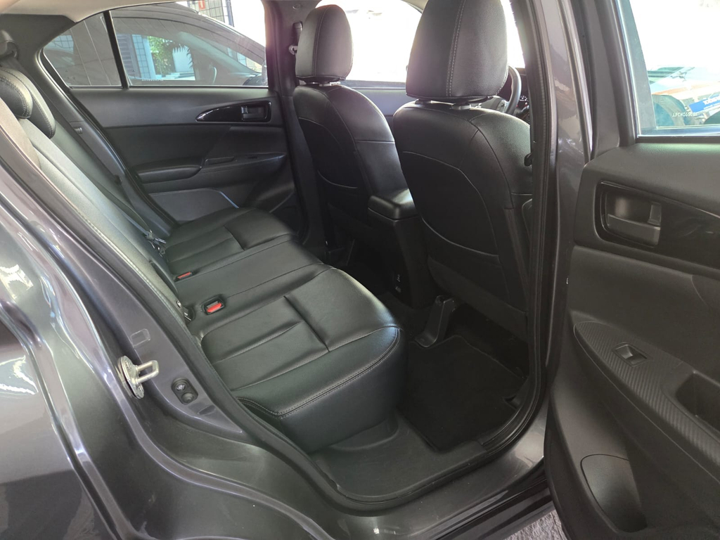 Mitsubishi Eclipse Cross Cinza
