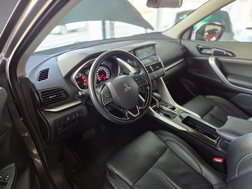 Mitsubishi Eclipse Cross Cinza