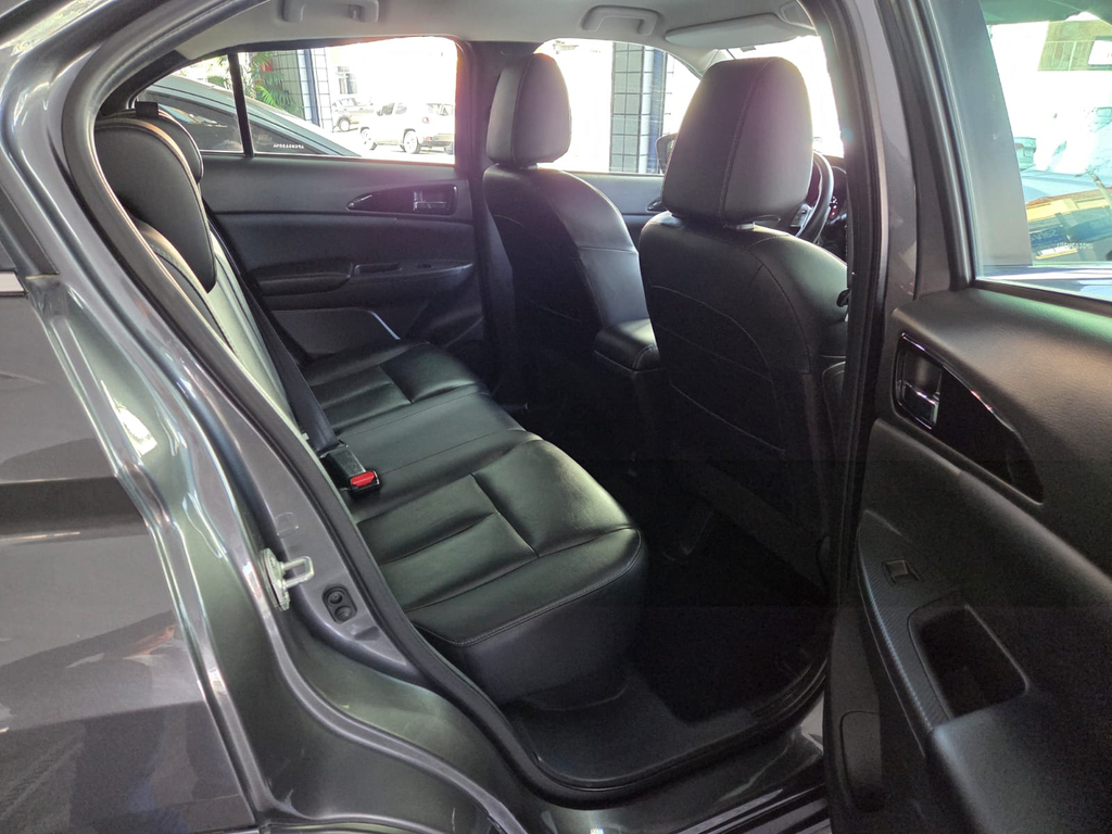 Mitsubishi Eclipse Cross Cinza