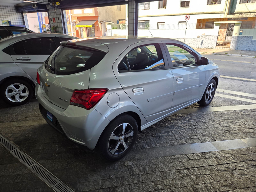 Chevrolet Onix Prata