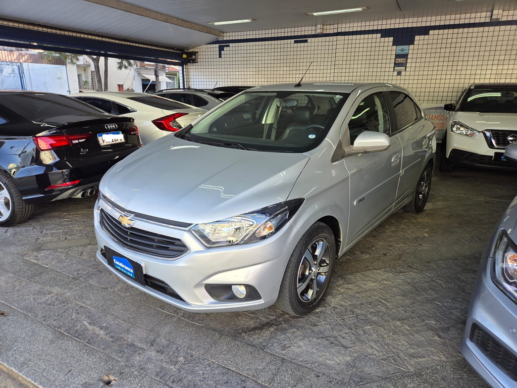 Chevrolet Onix Prata