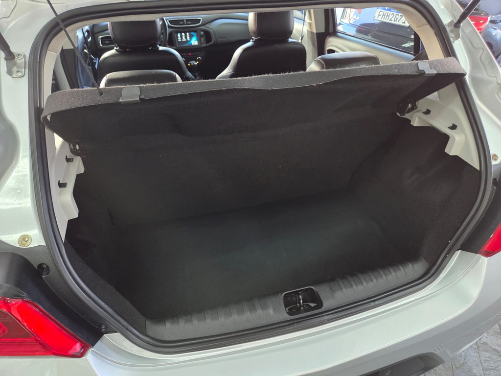 Chevrolet Onix Prata