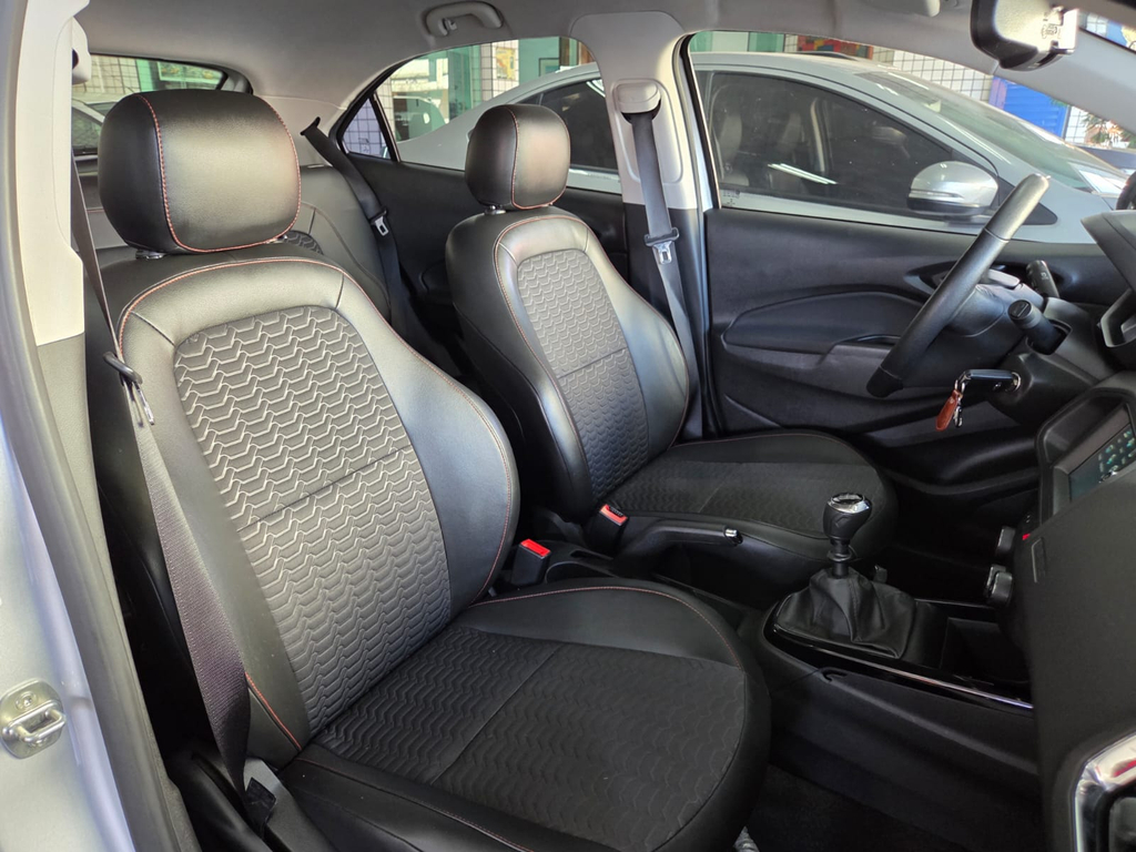 Chevrolet Onix Prata