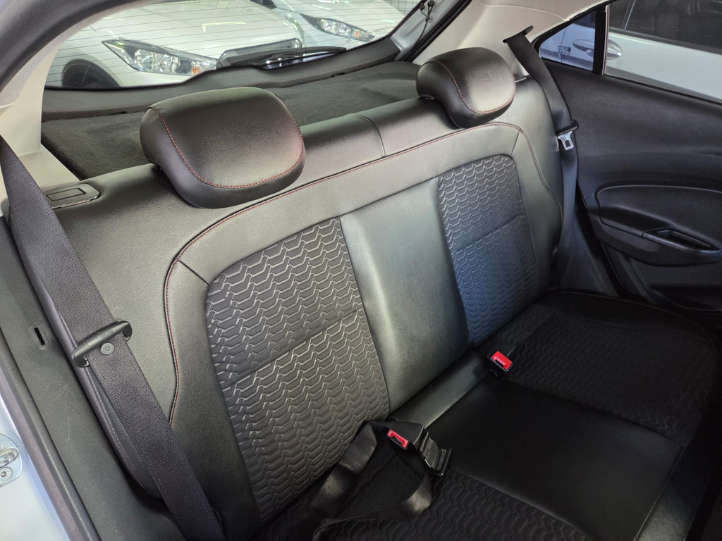 Chevrolet Onix Prata