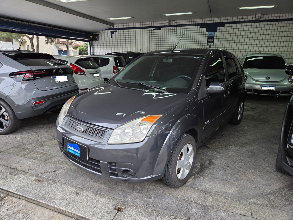 Ford Fiesta Hatch Cinza